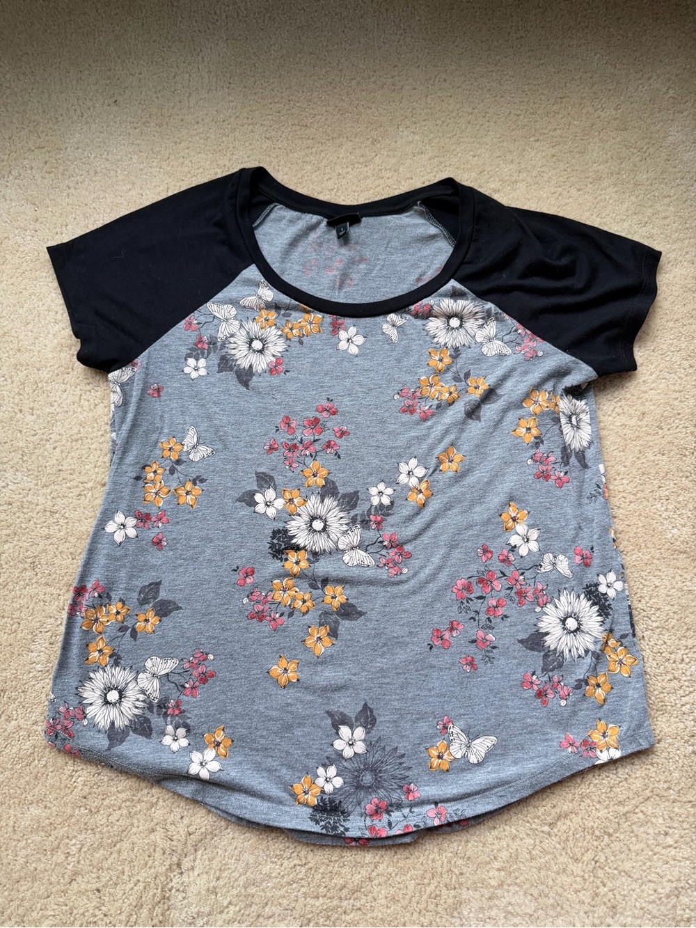 Torrid Gray & Black Floral Round Neck T-Shirt - Size 1 (1X 14/16) - GUC